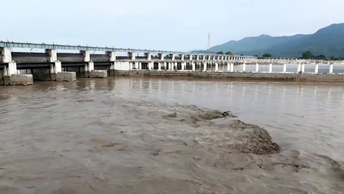 Valmiki Barrage on Gandak River after Nepal flash floods