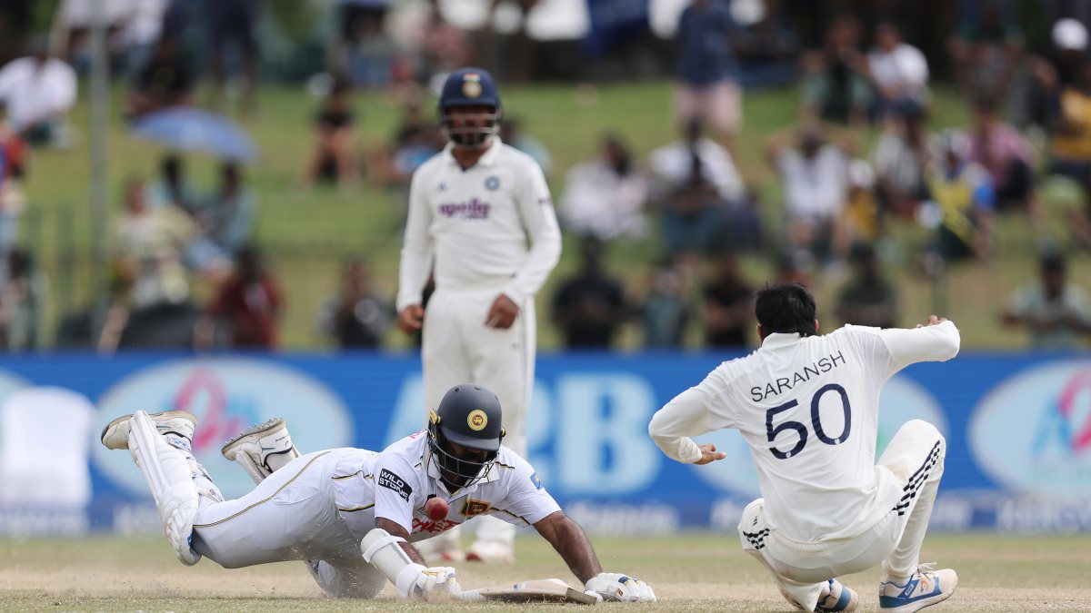 Lahiru Kumara dives to save run-out on day five in Colombo