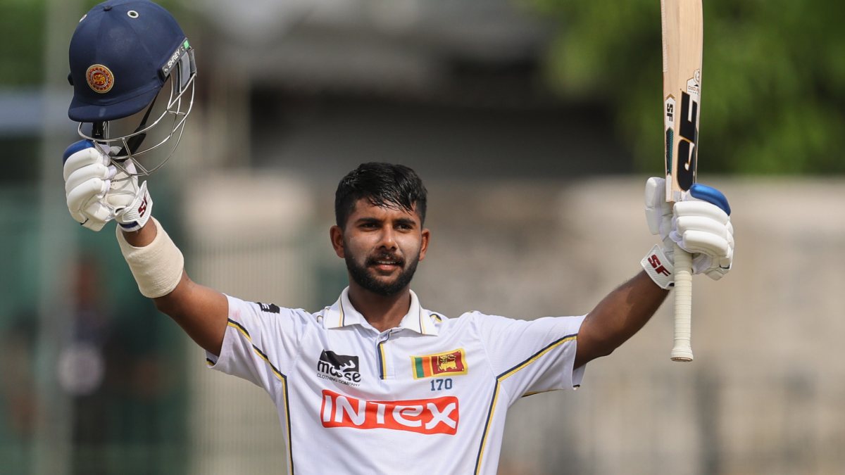 Sri Lanka's Dinusha celebrates century on day 5 of 2nd Test