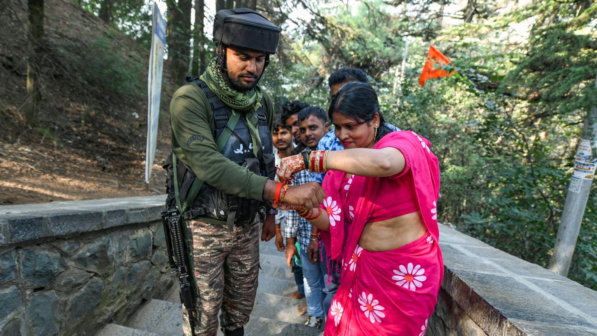 Devotee ties rakhi to security personnel at Srinagar temple