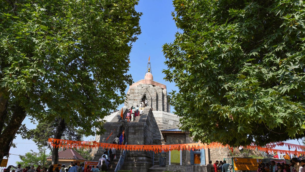 Pilgrims queue at Shankaracharya temple on Raksha Bandhan