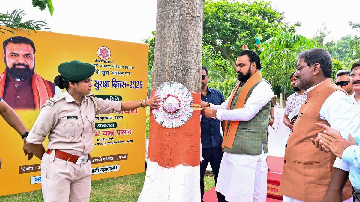 Bihar CM ties rakhi on tree for Vriksha Suraksha Diwas