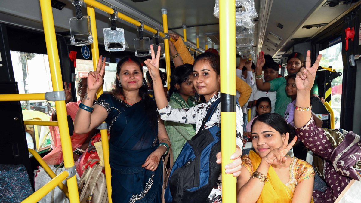 Women enjoy free bus rides on Raksha Bandhan in Patna