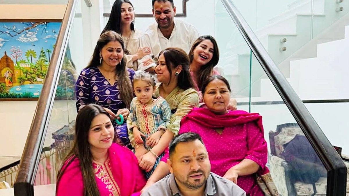 Tejashwi Yadav celebrates Raksha Bandhan with family in Patna