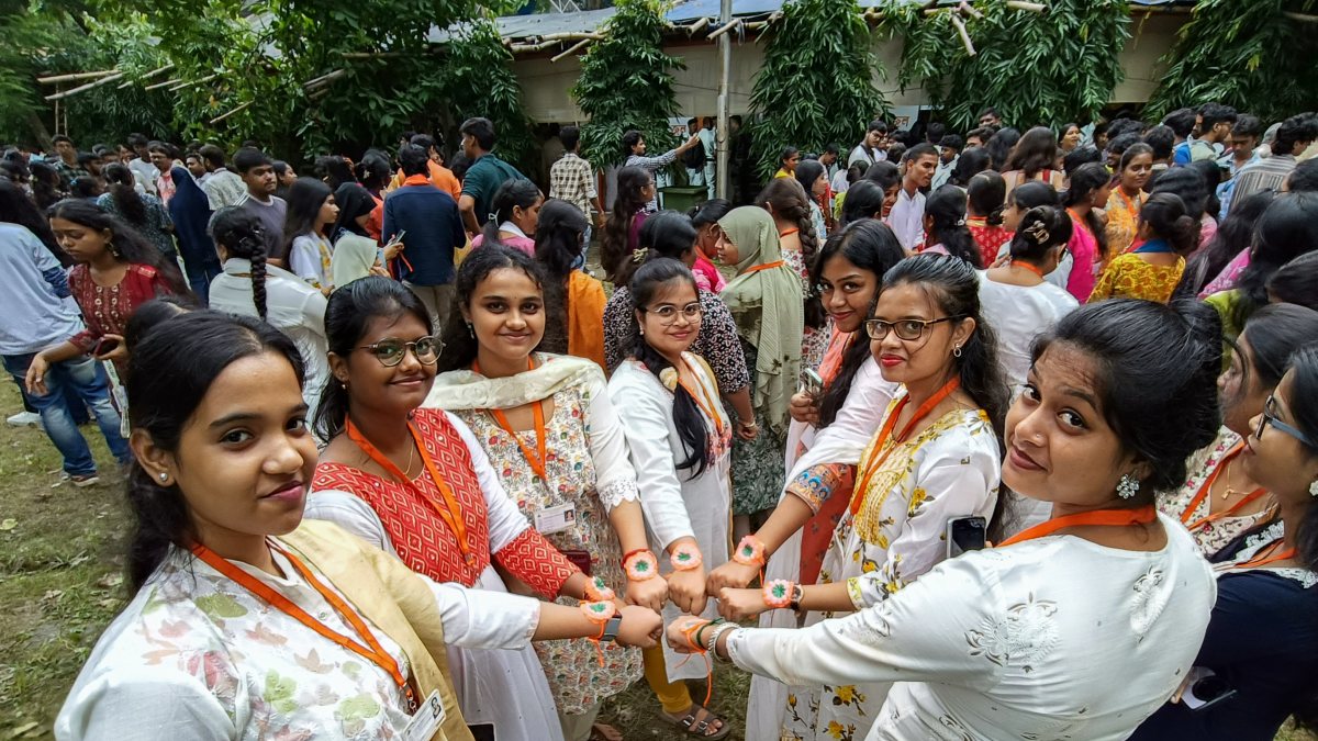 Kolkata students celebrate Raksha Bandhan at Nazrul Mancha