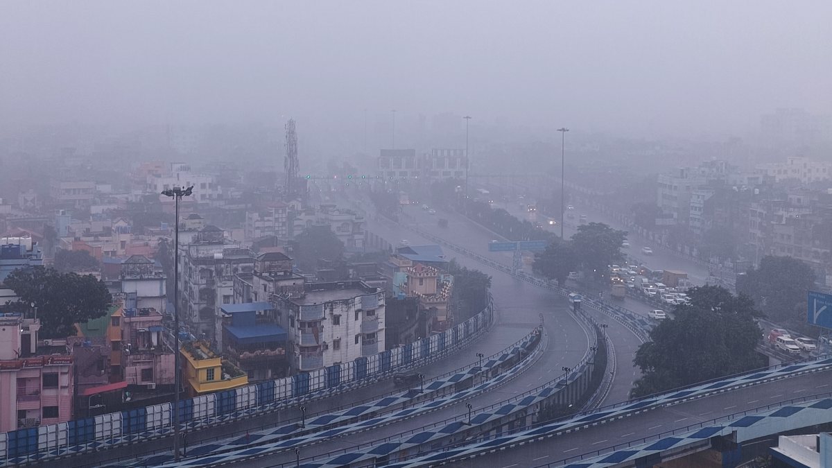 Heavy rainfall lashes Howrah city on Friday