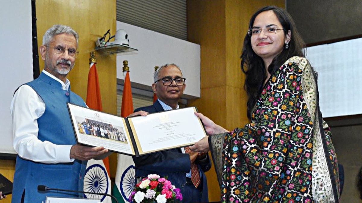Jaishankar felicitates IFS trainees at valedictory ceremony