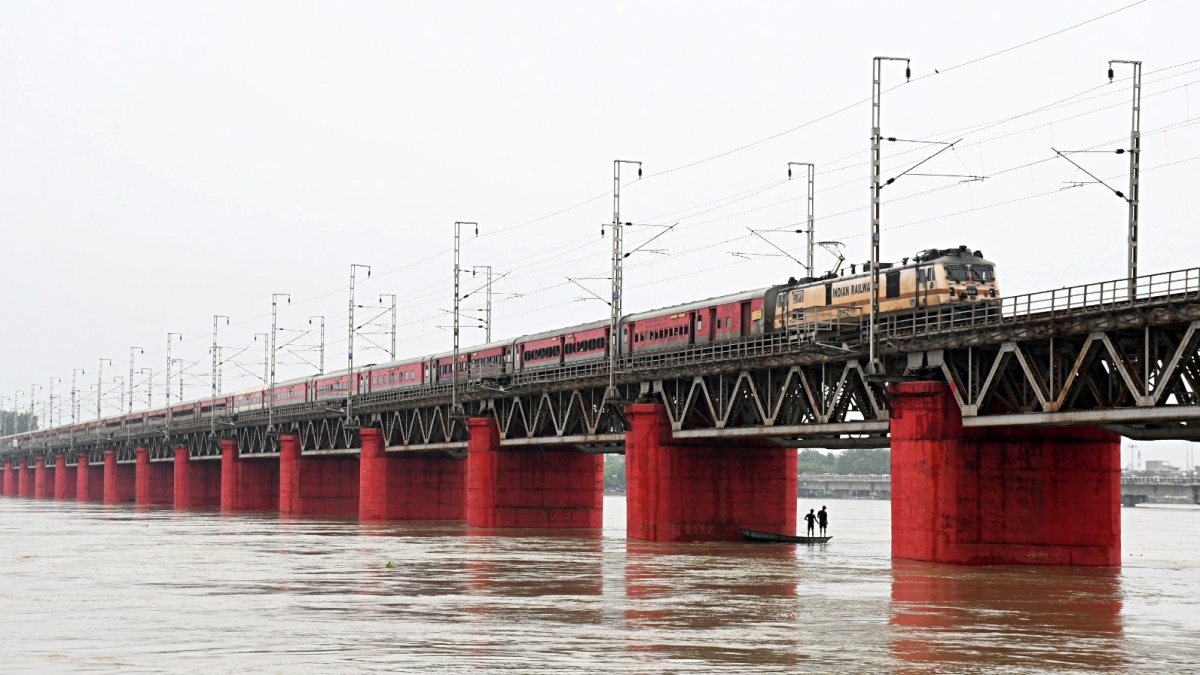 Ganges water level crosses warning mark in Kanpur