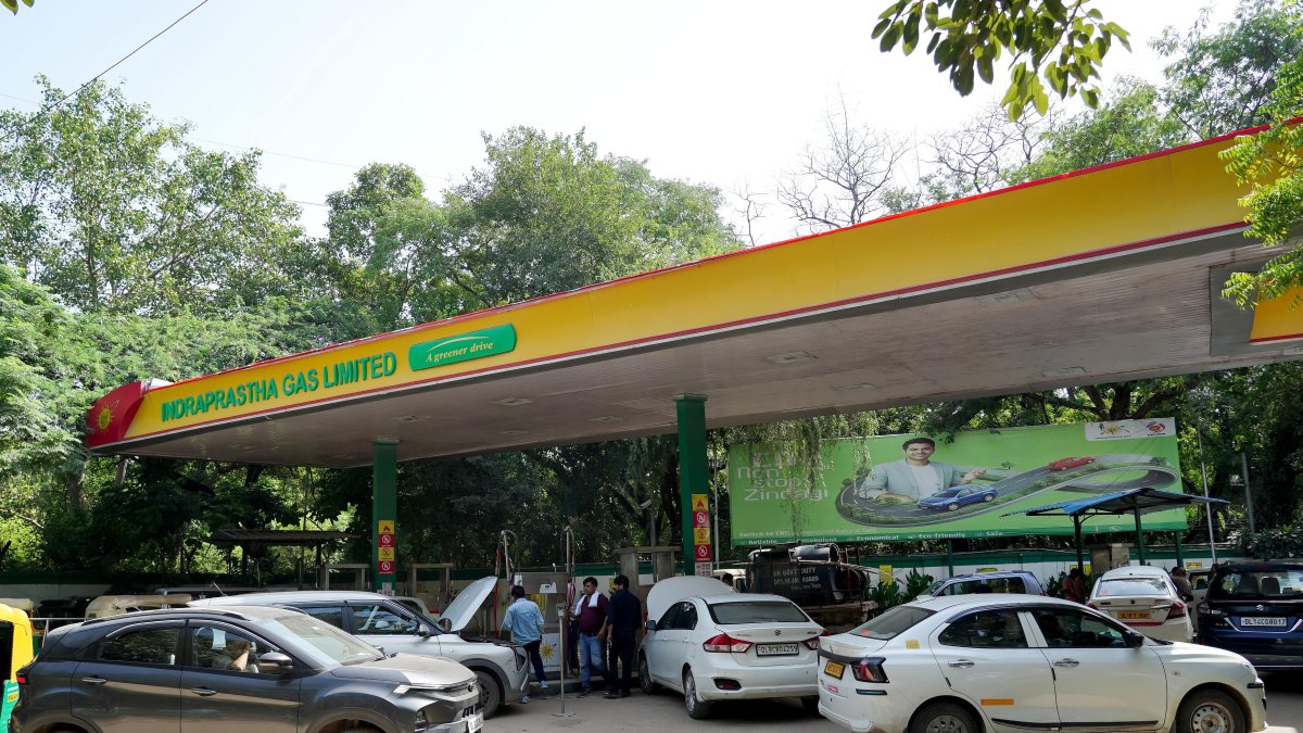 Delhi CNG price hiked by Rs 3.89 per kg, commuters queue at fuel stations