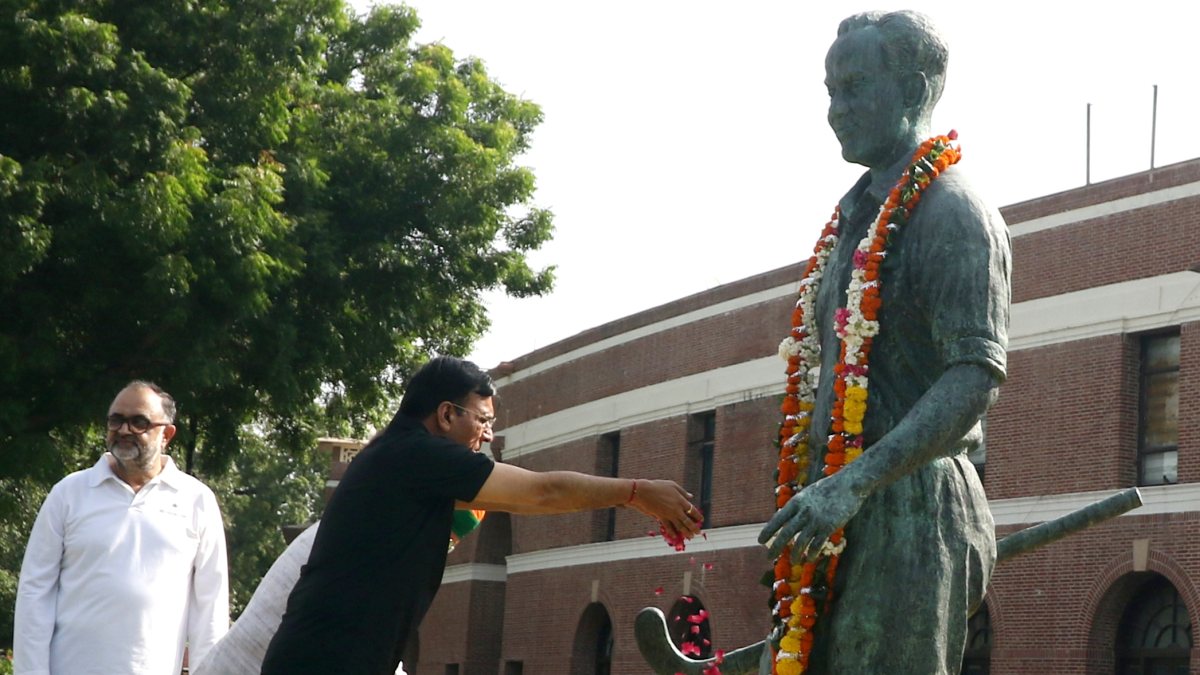 Mandaviya pays tribute on National Sports Day at Dhyan Chand Stadium