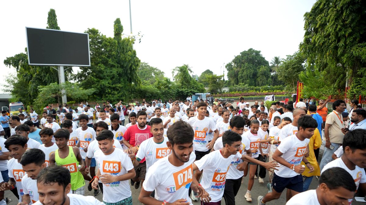 Youth join Fit India marathon on National Sports Day in Patna