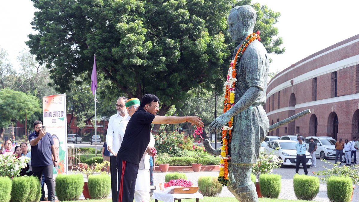 Mandaviya pays tribute to Dhyan Chand on National Sports Day