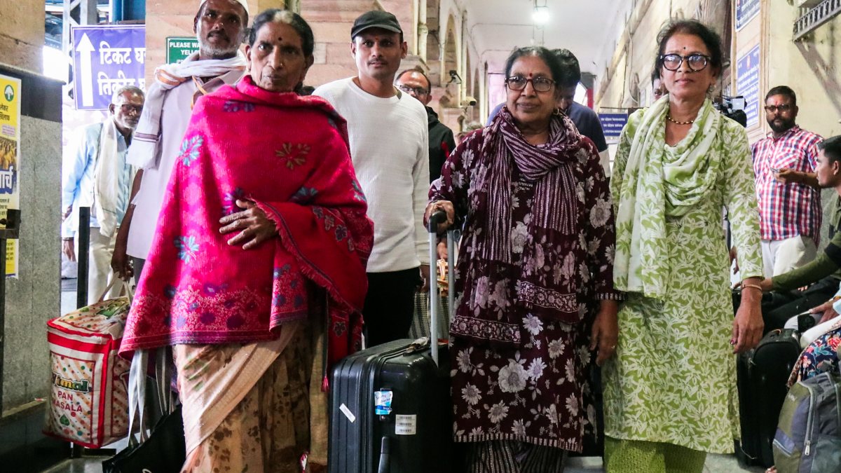 Pilgrims from flood-hit Nepal border reach Nagpur station