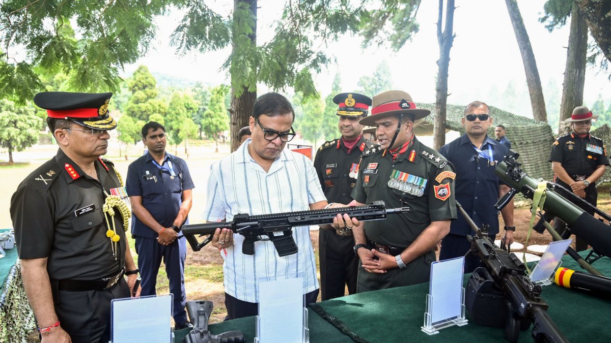 Assam CM inspects machine gun at Regimental Centre in Shillong