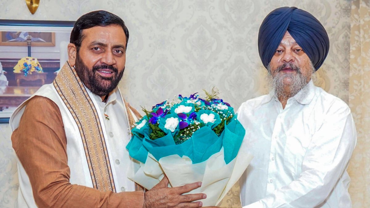 Haryana CM Nayab Saini meets Sant Avtar Singh Ji in Amritsar