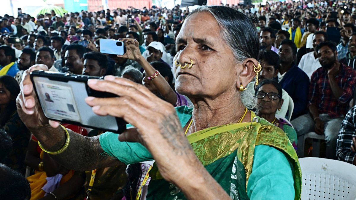 Elderly woman clicks photo of CM Naidu at Araku event