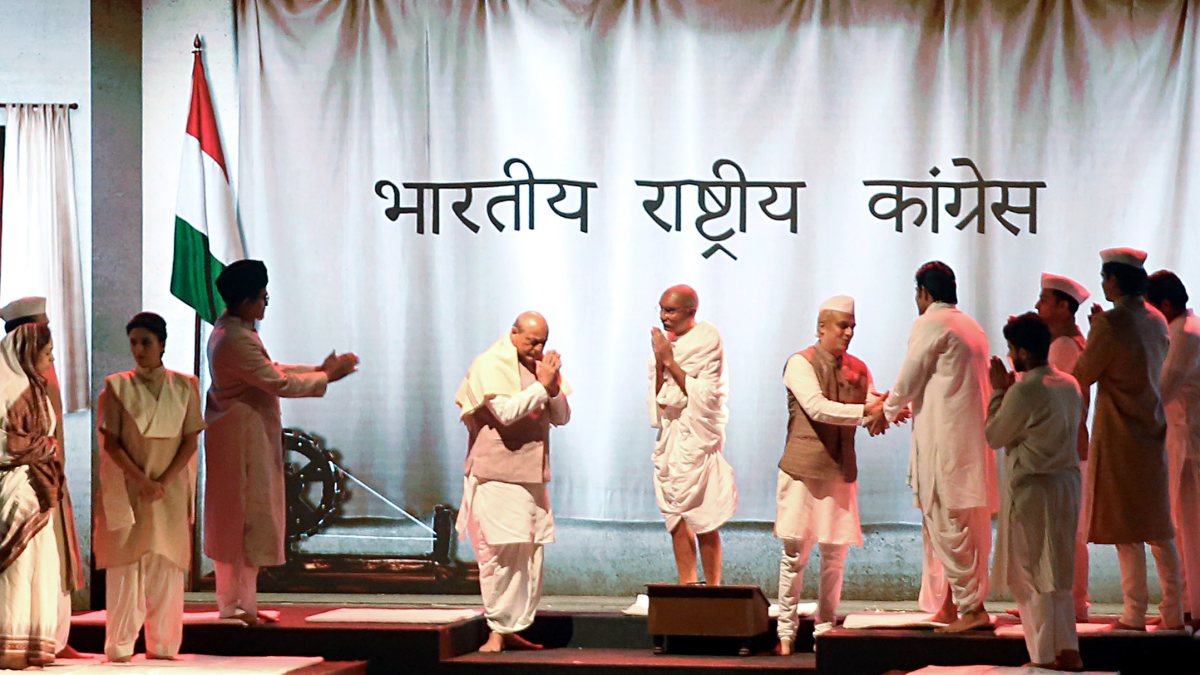 Manoj Joshi performs as Sardar Patel in Bhopal play