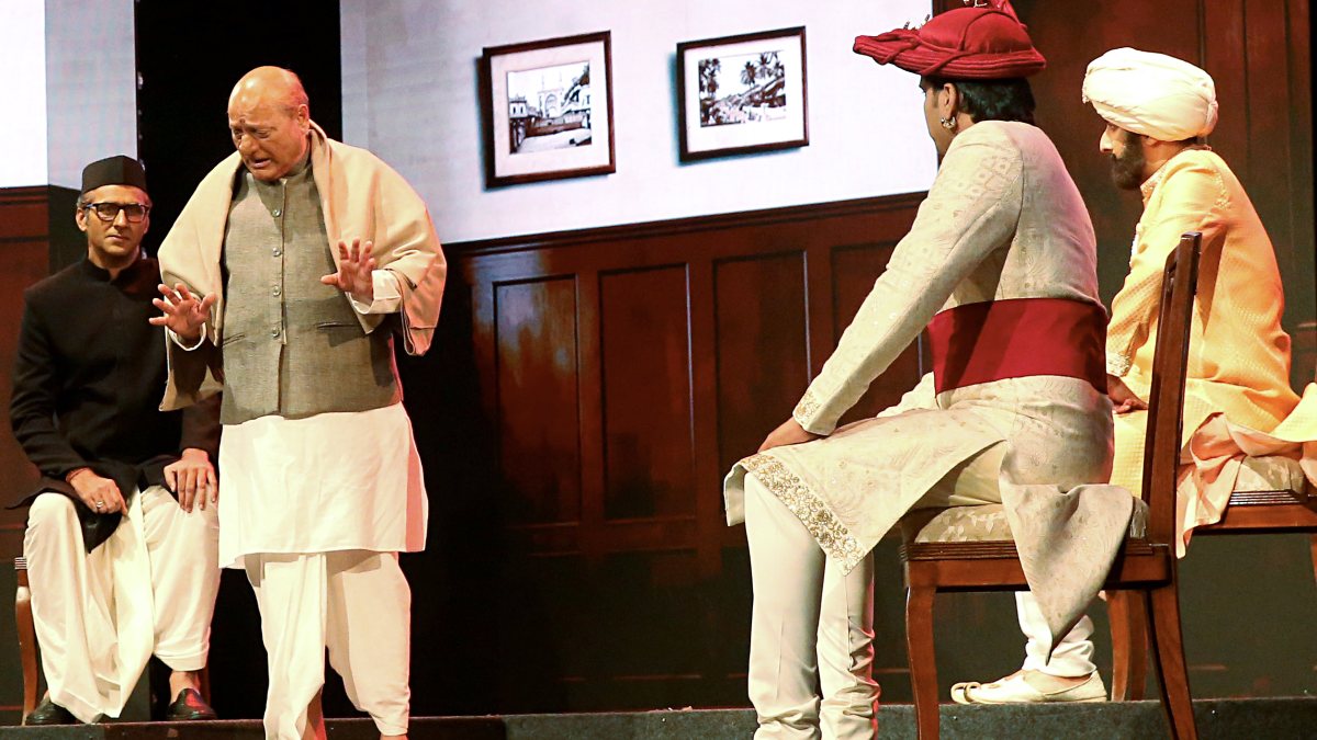 Manoj Joshi performs as Sardar Patel in Bhopal play
