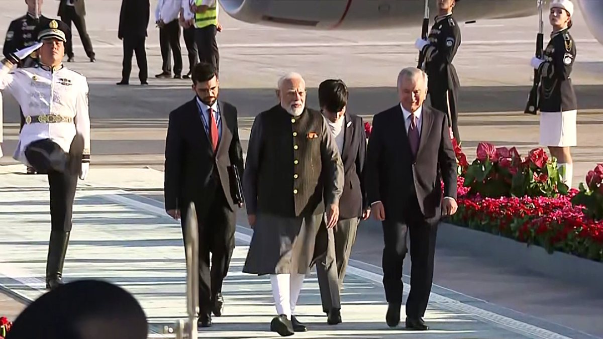 PM Modi receives warm welcome from Uzbekistan President in Tashkent