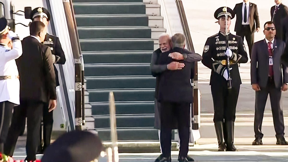 Modi gets warm welcome from Uzbekistan President in Tashkent