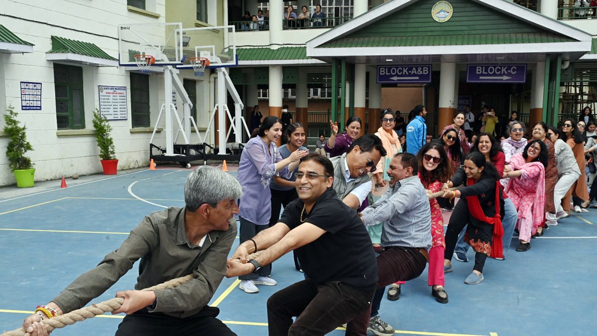 Tug-of-war marks National Sports Day at Shimla college