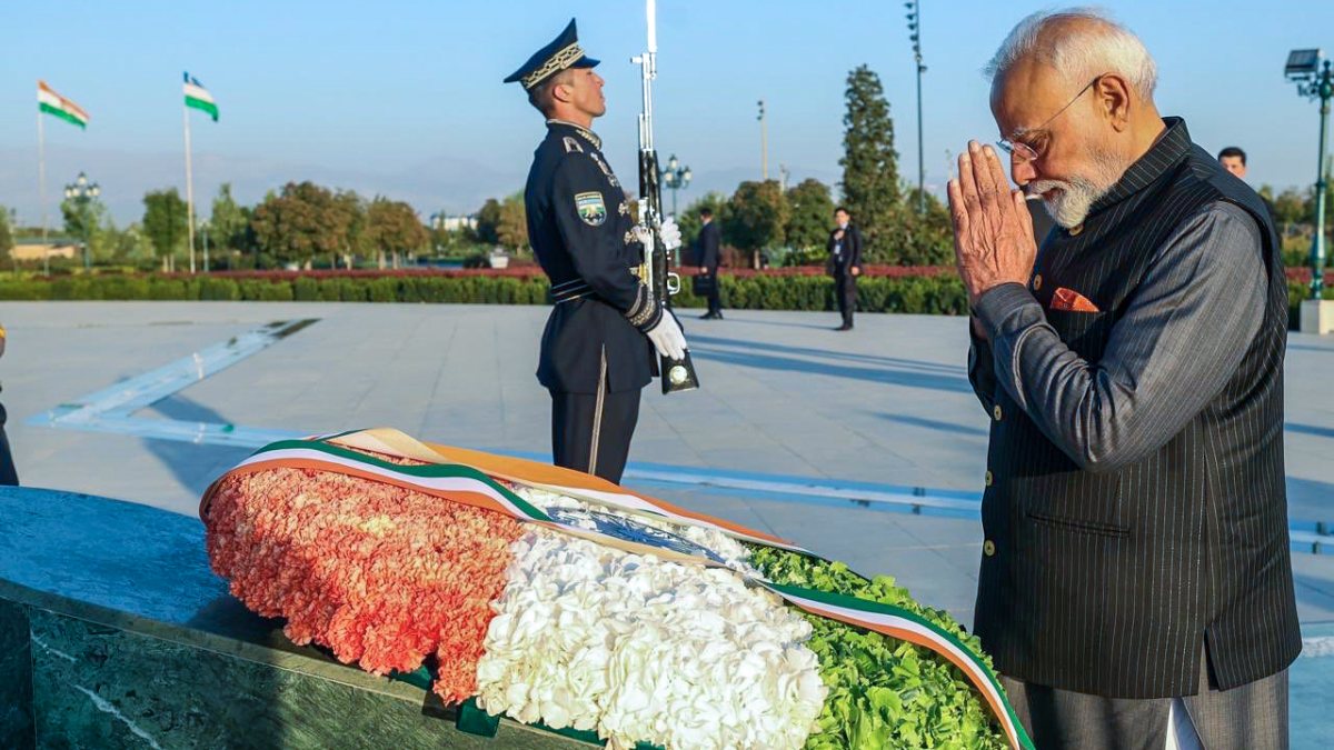 PM Modi pays tribute at Yangi Uzbekistan Park in Tashkent