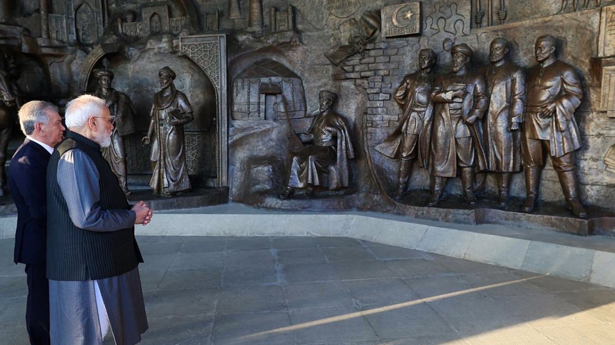 Modi meets Uzbekistan President at Yangi Uzbekistan Park