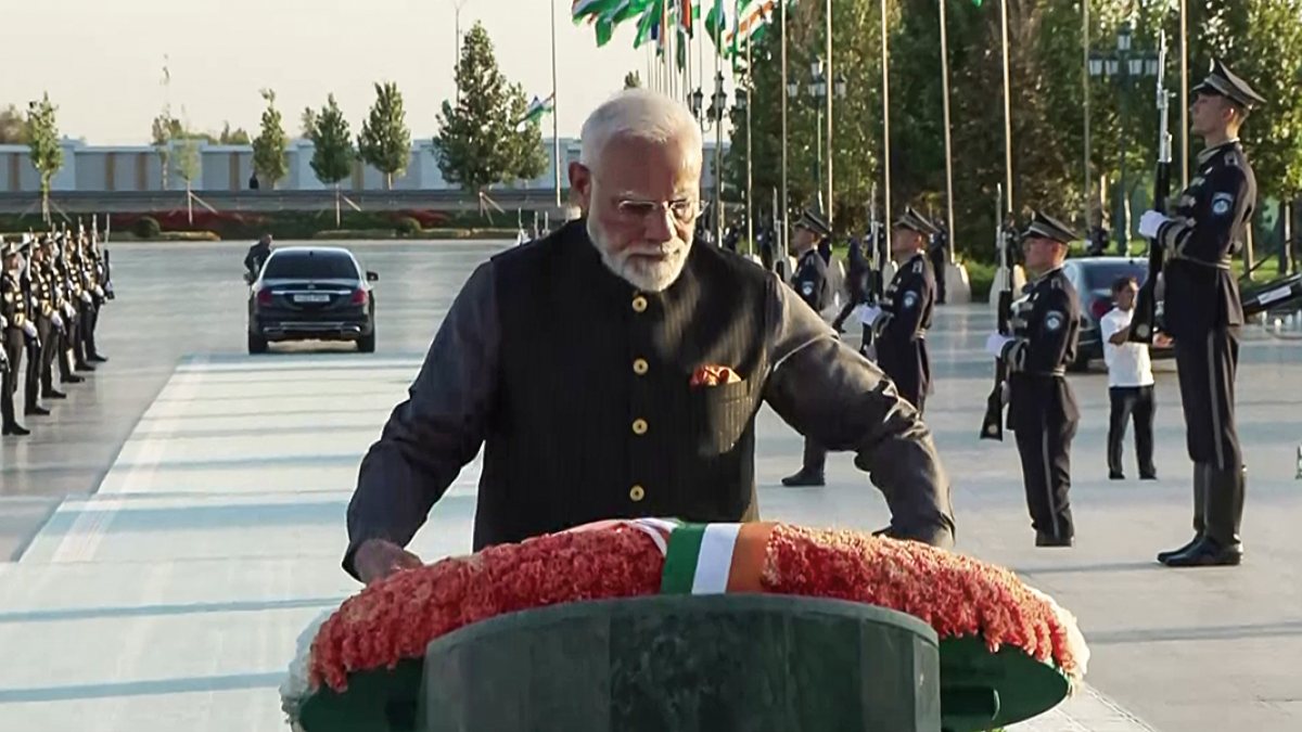 PM Modi pays tribute at Yangi Uzbekistan Park in Tashkent