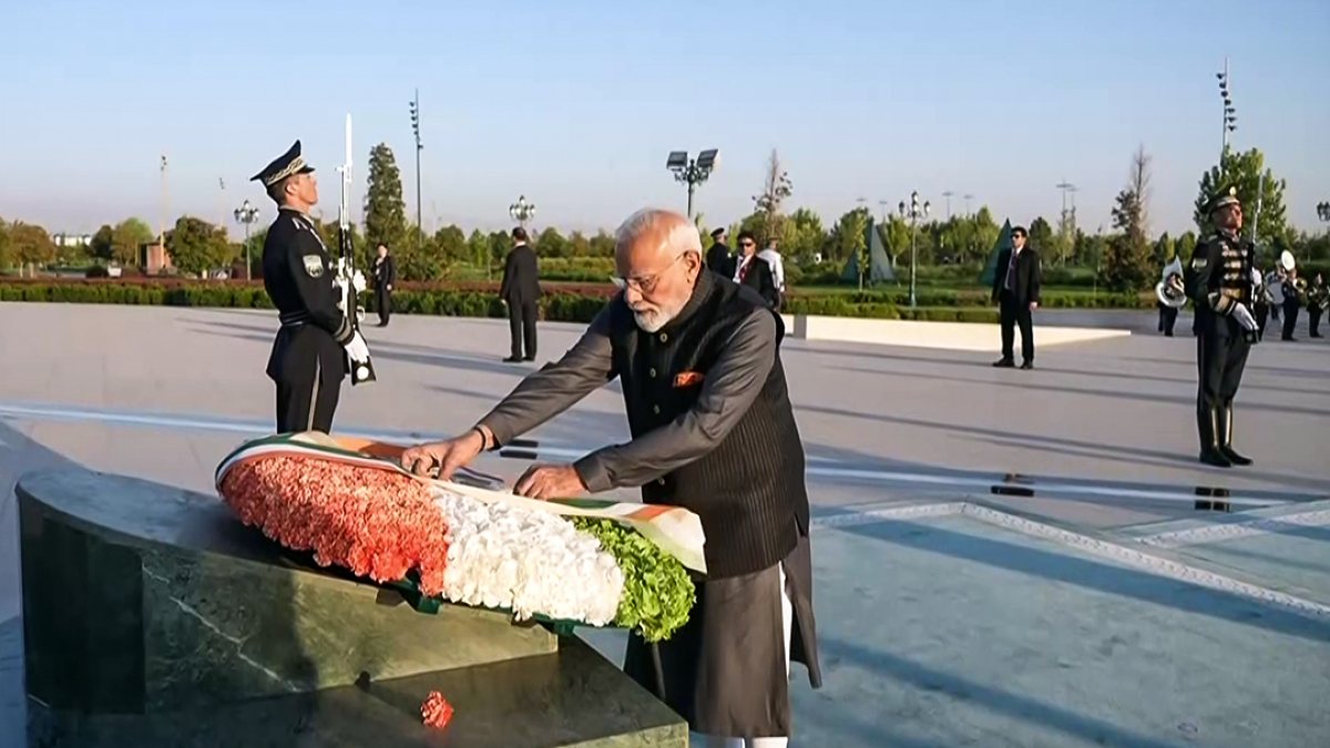 PM Modi pays tribute at Yangi Uzbekistan Park in Tashkent