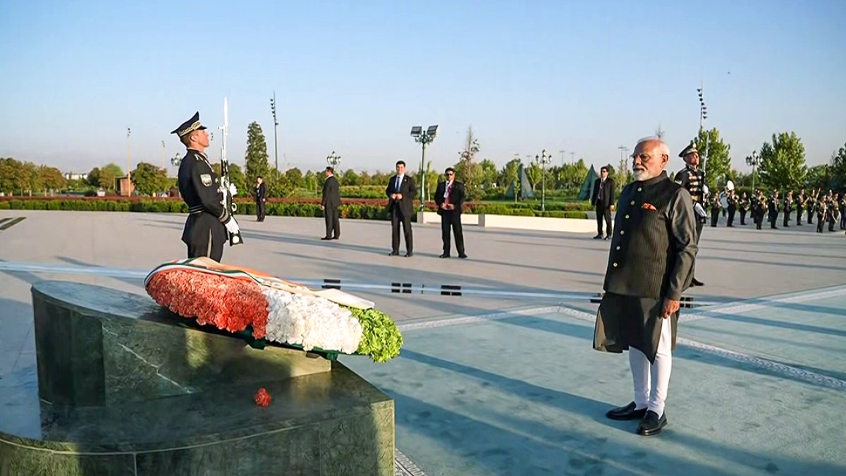 PM Modi pays tribute at Yangi Uzbekistan Park in Tashkent
