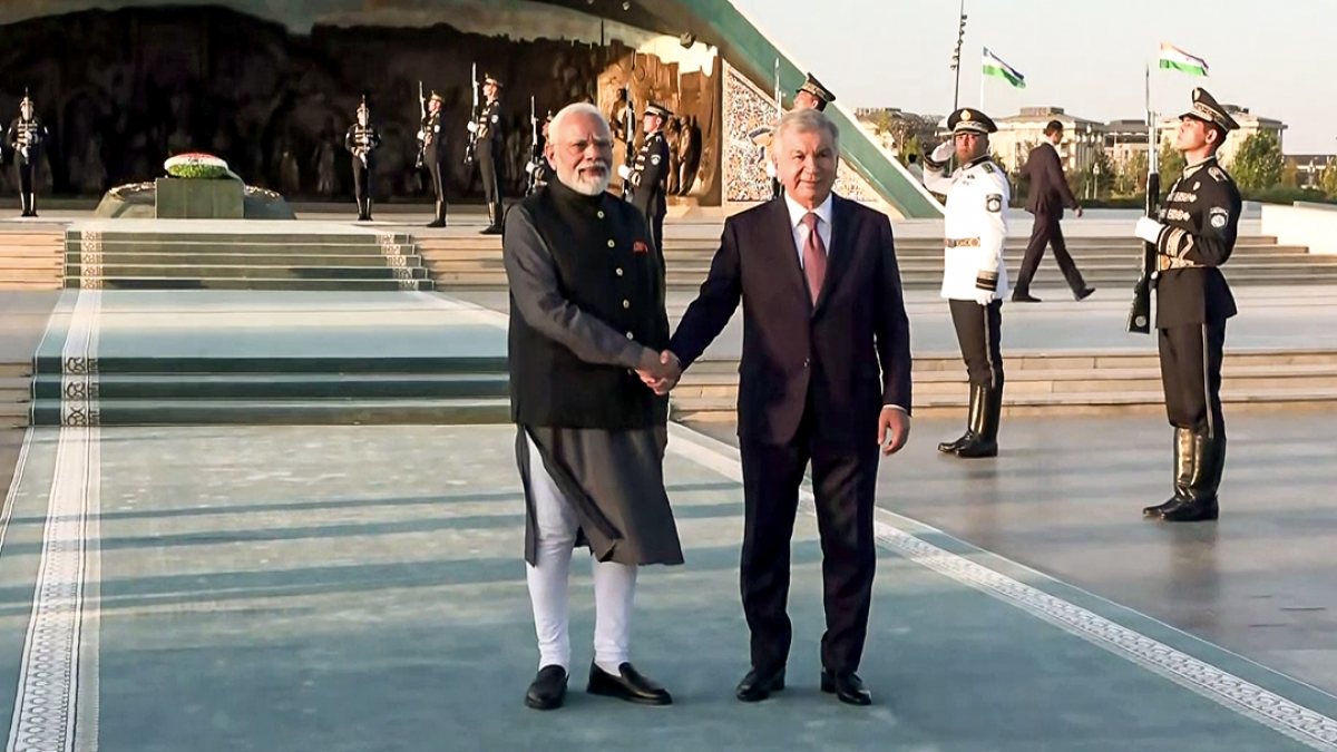 Modi meets Uzbekistan President at Yangi Uzbekistan Park