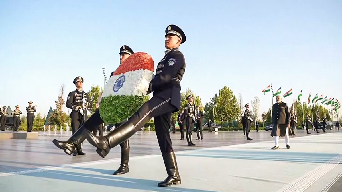 PM Modi pays tribute at Yangi Uzbekistan Park in Tashkent