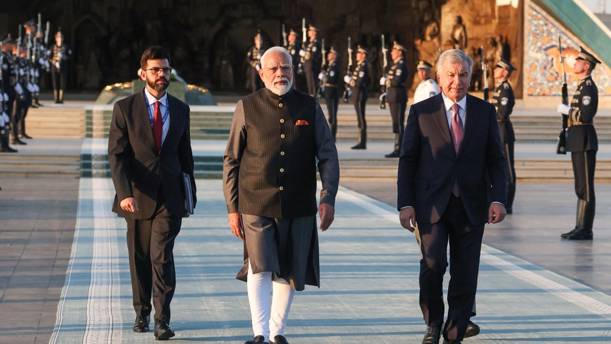 Modi and Mirziyoyev meet at Yangi Uzbekistan Park in Tashkent