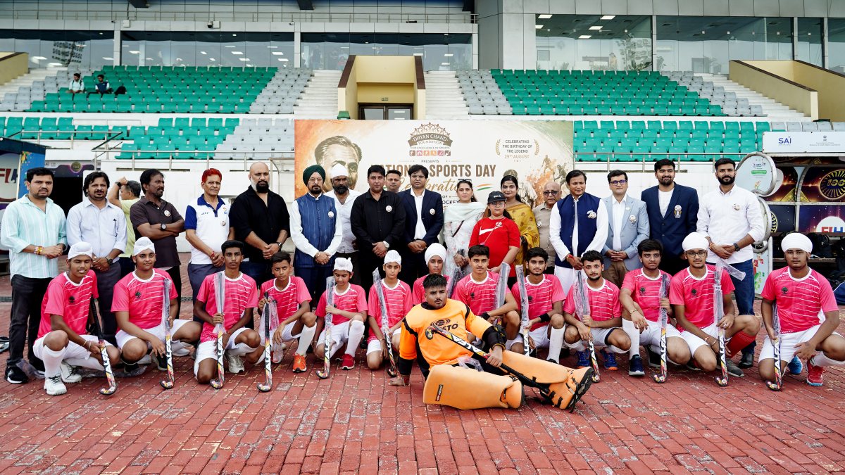 Hockey India presents sticks at National Sports Day event