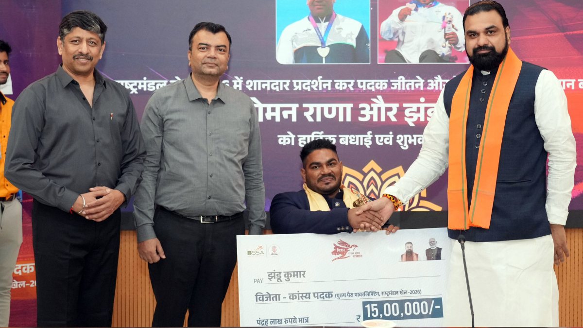 Bihar CM honours para powerlifter Jhandu Kumar with Rs 15 lakh
