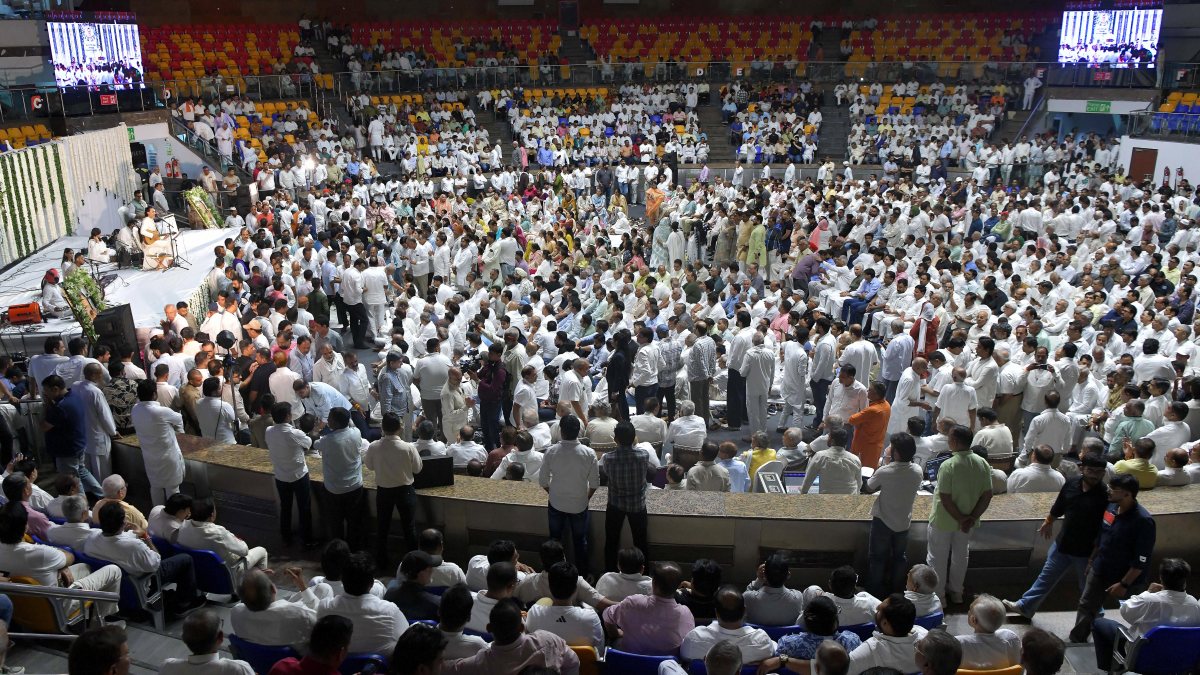 Congress leaders pay tribute to Sajjan Kumar at Talkatora Stadium
