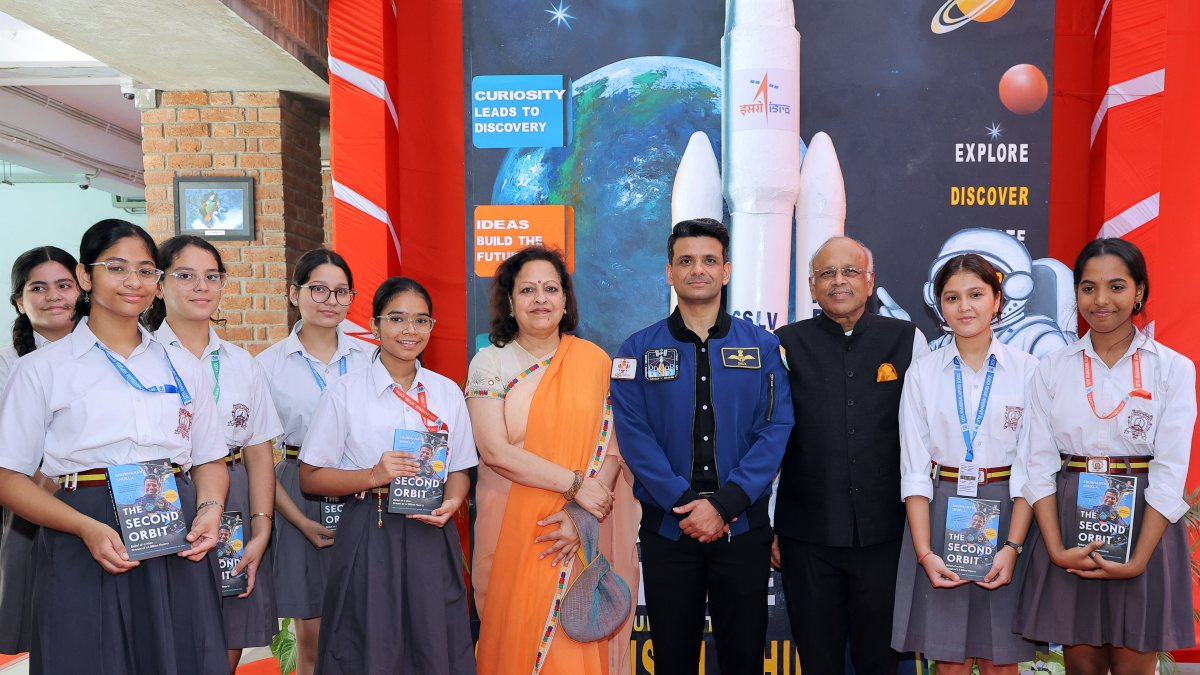 Group Captain Shukla attends memorial lecture in Ghaziabad