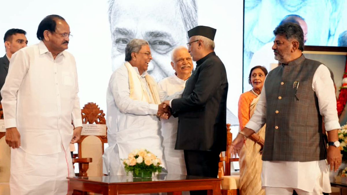 VP Radhakrishnan meets Siddaramaiah at Hegde centenary event