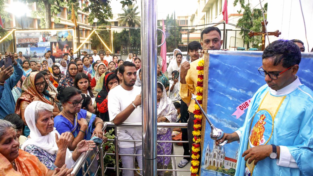 Devotees hoist Mother Mary flag at Bhopal cathedral festival