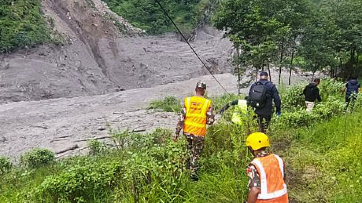Nepal team surveys hydropower tunnels after flash flood