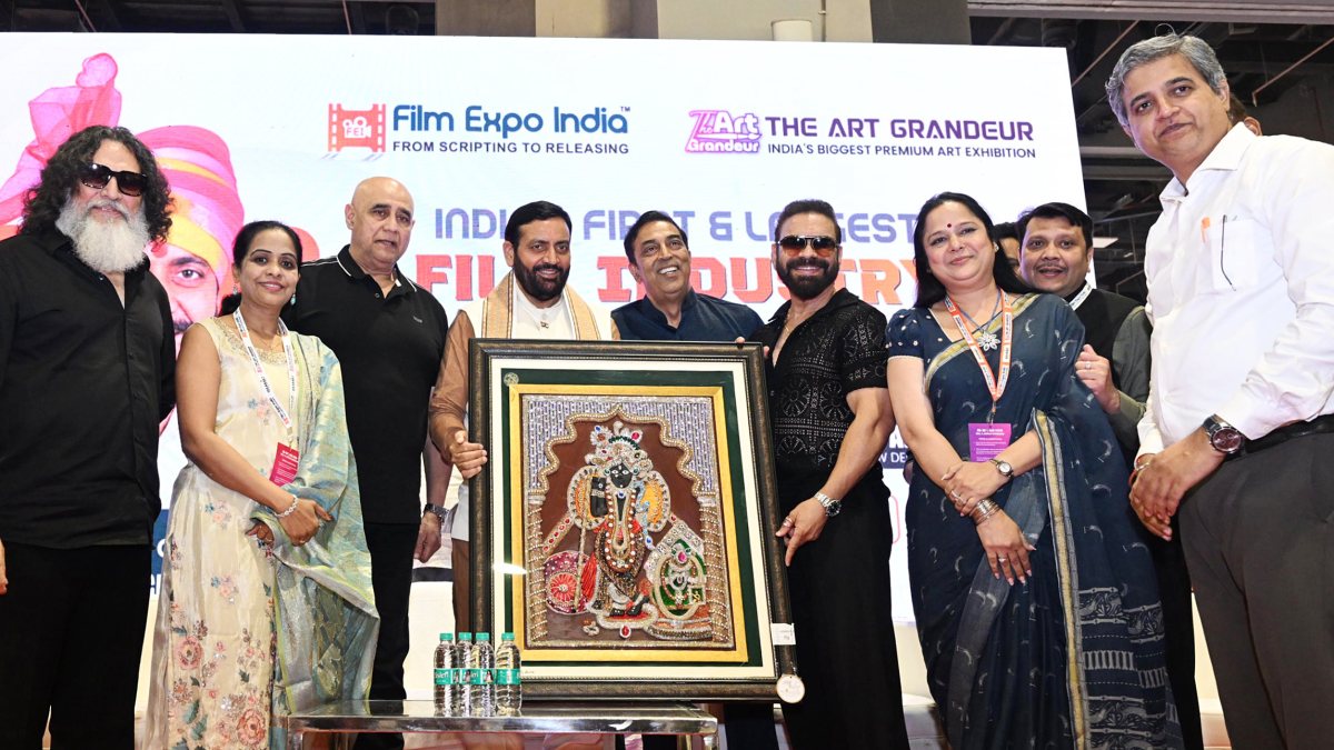 Haryana CM meets Bollywood actors at Film Expo India in Delhi