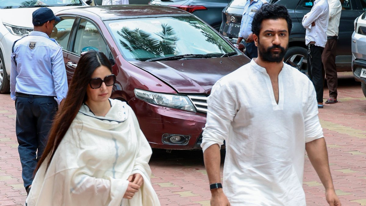 Katrina Kaif, Vicky Kaushal attend Kuki Kohli prayer meet