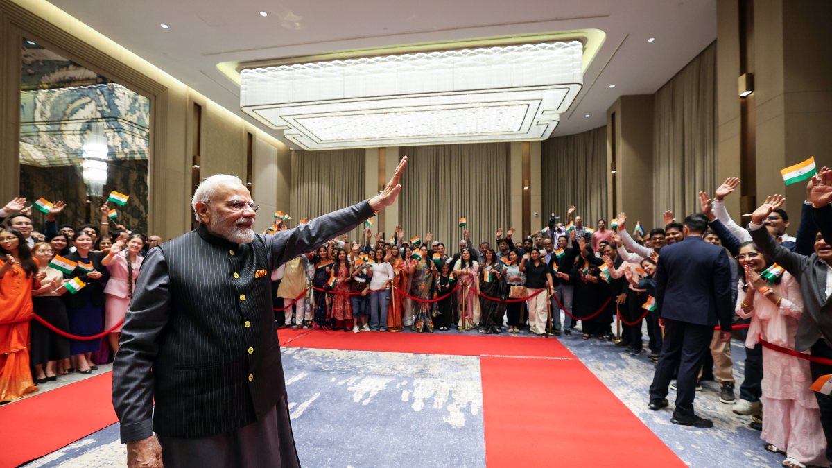 PM Modi receives warm welcome from Indian community in Tashkent