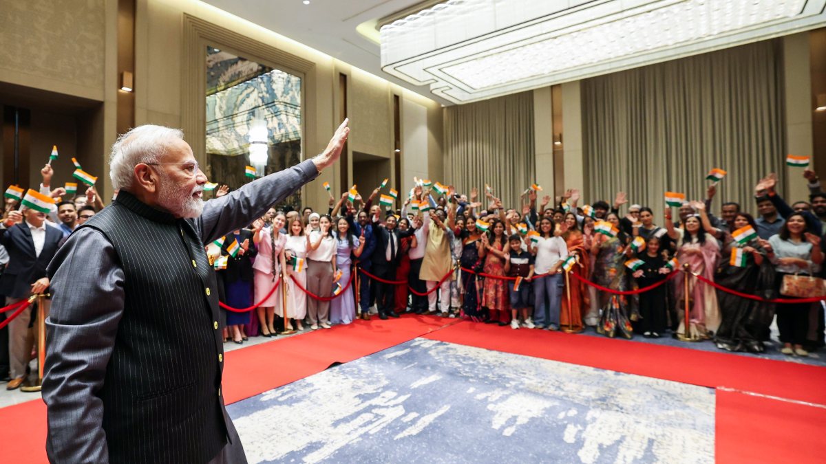 PM Modi receives warm welcome from Indian community in Tashkent