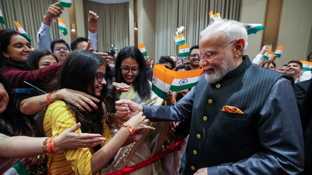 PM Modi meets Indian diaspora in Tashkent