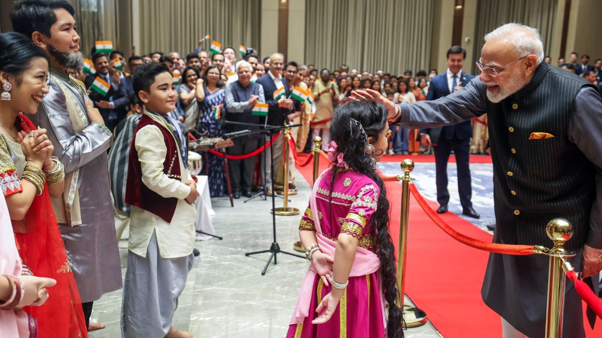 PM Modi meets Indian diaspora in Tashkent