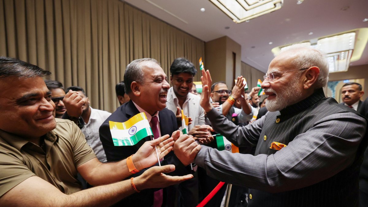 Modi interacts with Indian diaspora in Tashkent