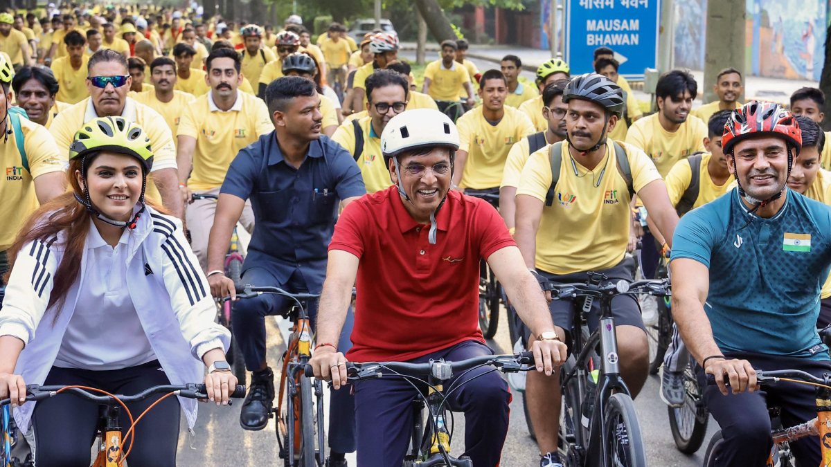 Mansukh Mandaviya leads 88th Fit India cycle campaign