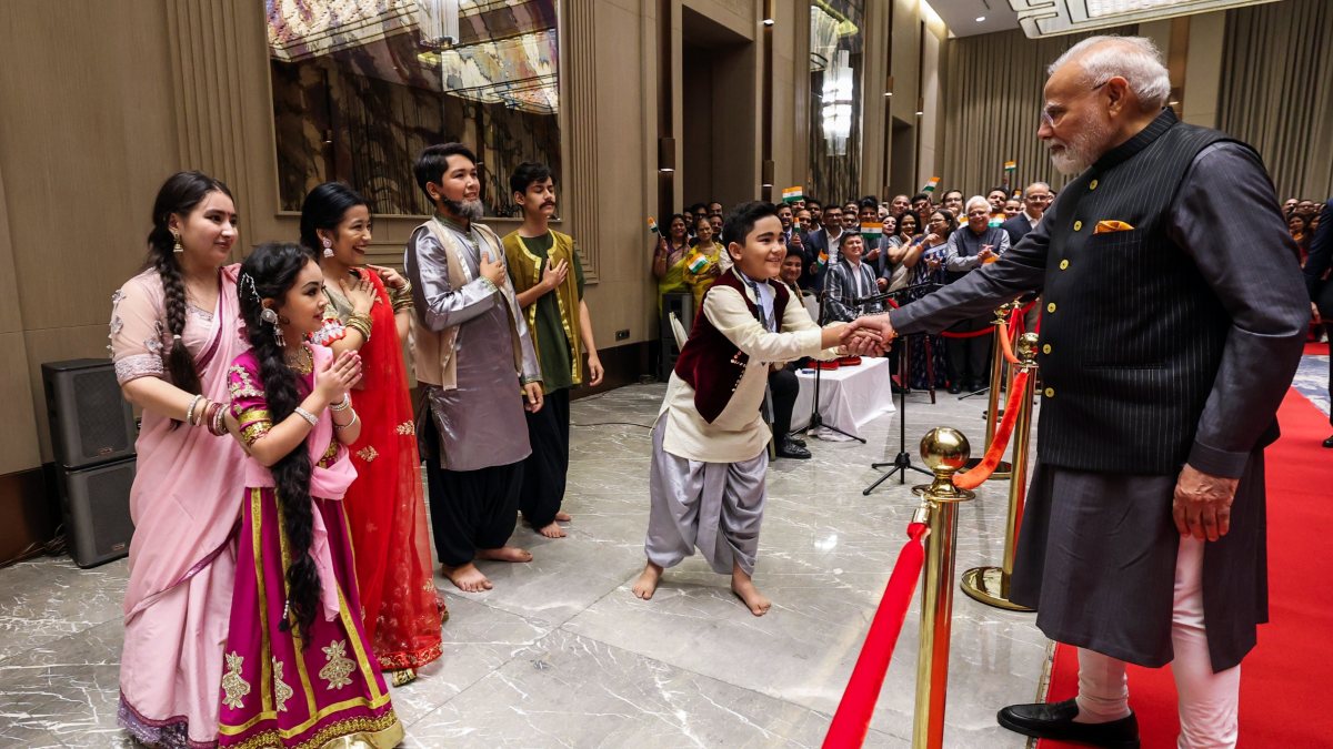 PM Modi meets Indian diaspora artists in Tashkent