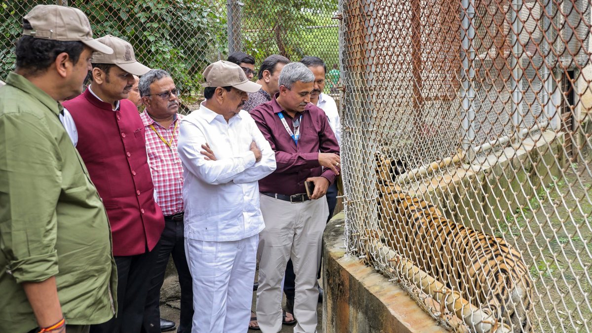 Fadnavis inspects Gorewada International Zoo in Nagpur